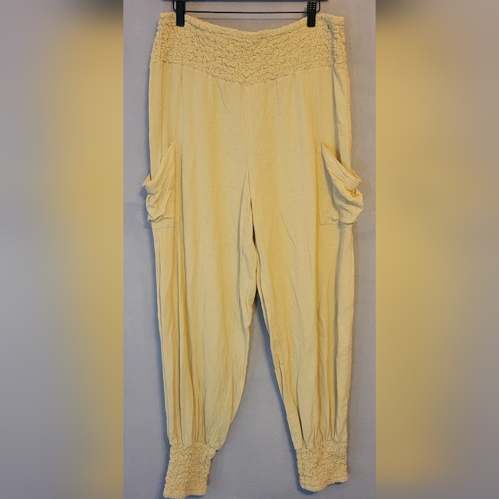 Women's Ruched Free People Yellow Casual Pants. Size L